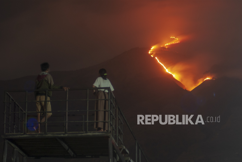 Relawan Tetap Waspada Setelah Kebakaran di Lereng Gunung Merbabu