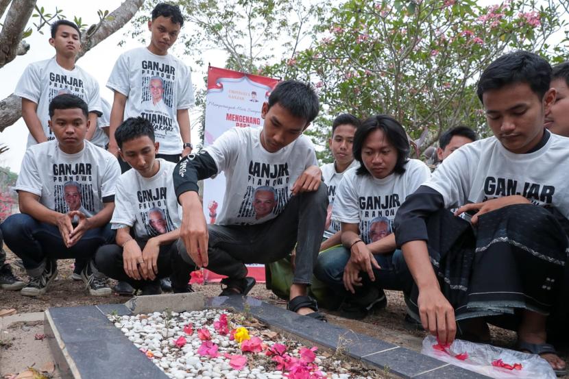 Ajakan Ganjar kepada Millenial untuk Menghabiskan Sumpah Pemuda dengan Berziarah ke Makam Pahlawan