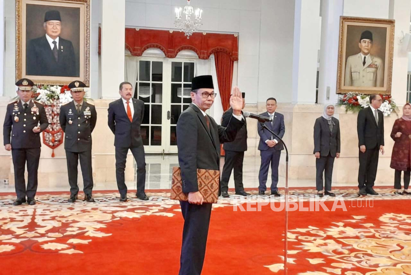 Presiden Jokowi Mengangkat Nawawi Pomolango Sebagai Ketua KPK Sementara