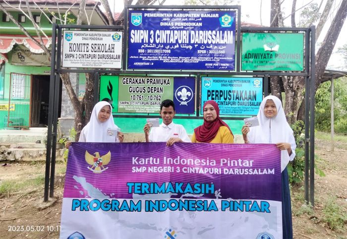 Dengan Dapodik, Satuan Pendidikan Mengidentifikasi Siswa yang Memenuhi Syarat PIP untuk Memperoleh Bantuan PIP.