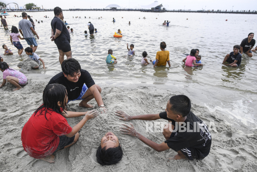 Ancol Pantai Diserbu 46.900 Wisatawan hingga Tengah Hari untuk Liburan