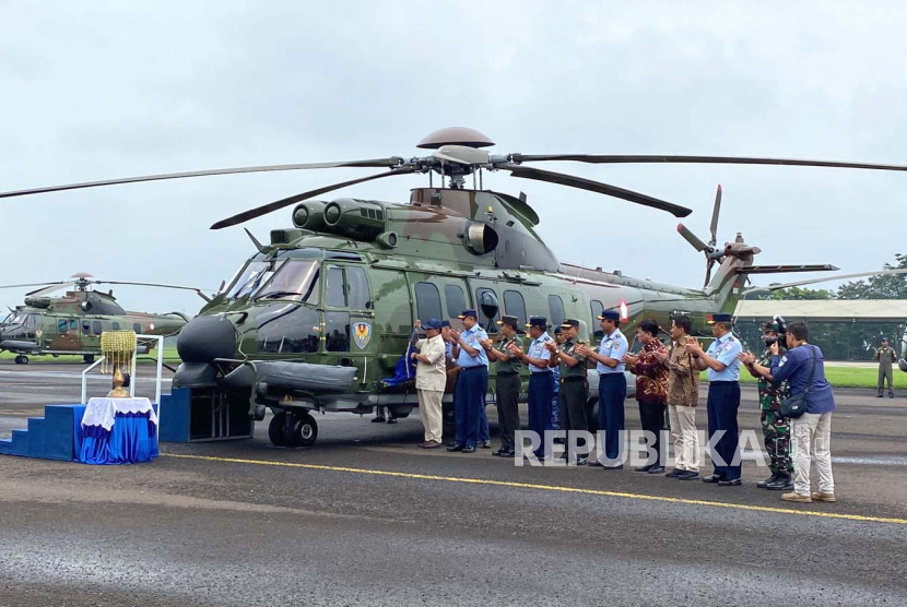 Menhan Prabowo Menyerahkan 8 Helikopter H225M