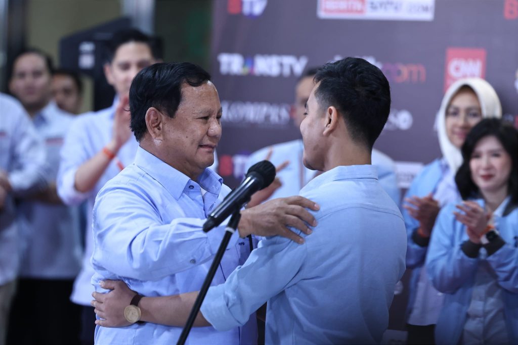 Pertunjukan Debat yang Gemilang: Prabowo Memberi Pujian pada Performa Memukau Gibran dalam Pilpres 2024