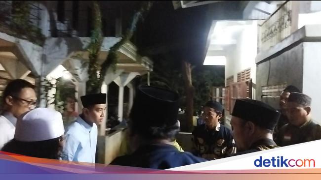 Kunjungan Gibran ke Rumah Abuya Muhtadi di Pandeglang Banten