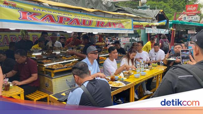 Gibran Menyicipi Nasi Kapau di Senen Jakpus, Jangan Lupa Sampaikan Masukan kepada Pedagangnya