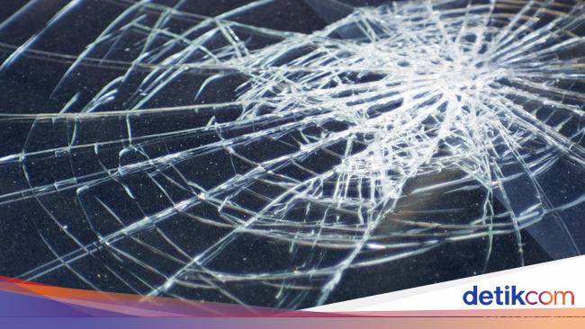 Kemacetan di Jalan Tol Layang MBZ Dekat Km 33 Akibat Kecelakaan