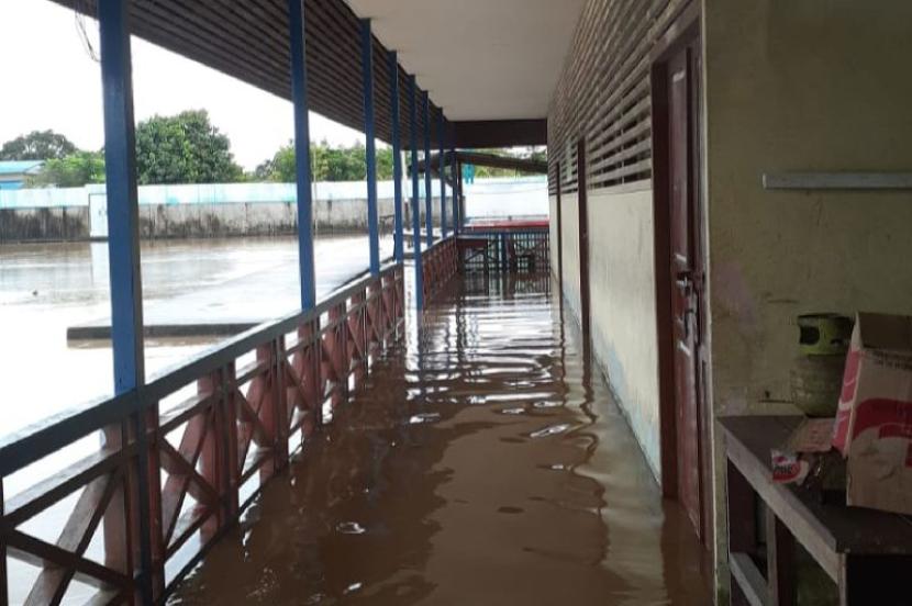 Dimana Saja 20 Sekolah Terpaksa Diliburkan karena Banjir?