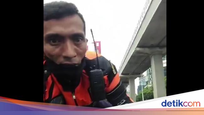 Aksi Petugas Dishub DKI Viral, Terlihat Nemplok di Kap Mobil