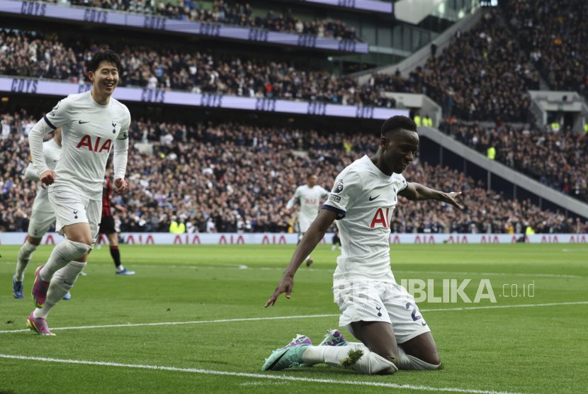 Pape Sarr Akan Diturunkan Oleh Postecoglou Ketika Tottenham Melawat ke Markas Everton