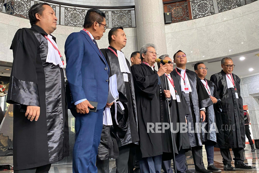 Kubu Ganjar Minta Kapolri Hadir di MK, Prabowo Berusaha Minta Kepala BIN