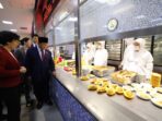 Usai Temui PM dan Menhan China, Prabowo Subianto Tinjau Program Makan Siang di Sekolah Beijing