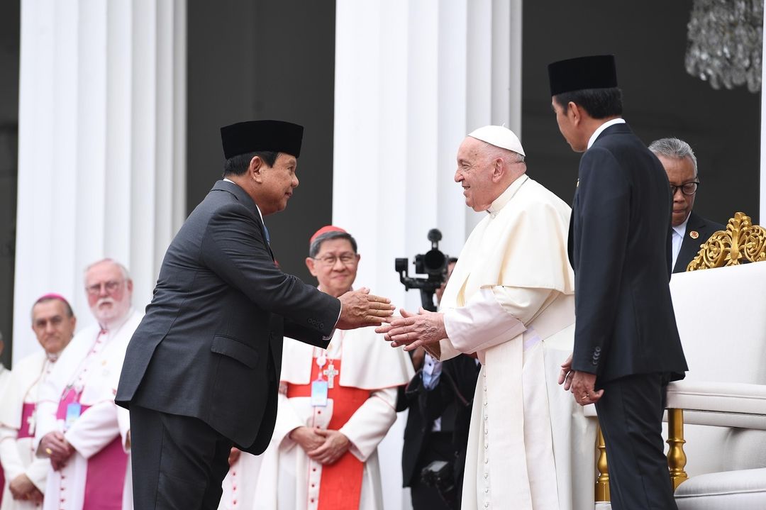 Prabowo Subianto Unggah Momen Bersalaman dengan Paus Fransiskus: Indonesia Dianugerahi Keberagamaan dan Harmoni