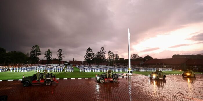 Prabowo Subianto Leads Cabinet Generals in March Through the Rain: “If the Soldiers Are Wet, the Leaders Must Be Wet Too”